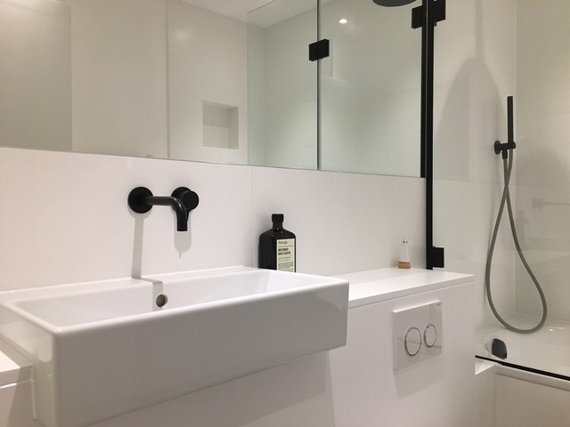 London bathroom - Minimalistisch - Badezimmer - London - von Aston