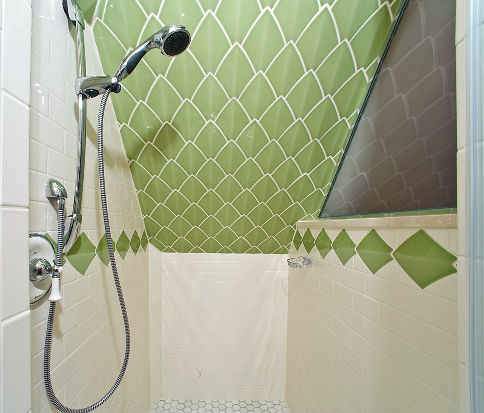 シカゴにあるエクレクティックスタイルのおしゃれな浴室の写真