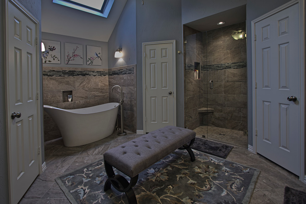 This is an example of a classic bathroom in Dallas.