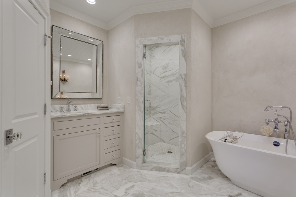 Inspiration pour une salle de bain principale victorienne de taille moyenne avec un placard à porte affleurante, des portes de placard blanches, une baignoire indépendante, une douche d'angle, WC séparés, un carrelage blanc, du carrelage en marbre, un mur blanc, un sol en marbre, un lavabo encastré, un plan de toilette en marbre, un sol blanc et une cabine de douche à porte battante.
