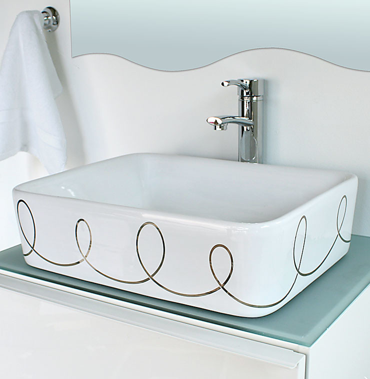 На фото: ванная комната в современном стиле с белыми фасадами и стеклянной столешницей