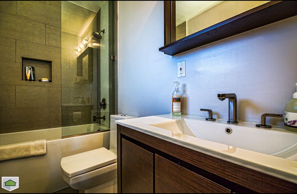 Los Altos Complete Home Renovation Contemporáneo Cuarto de baño