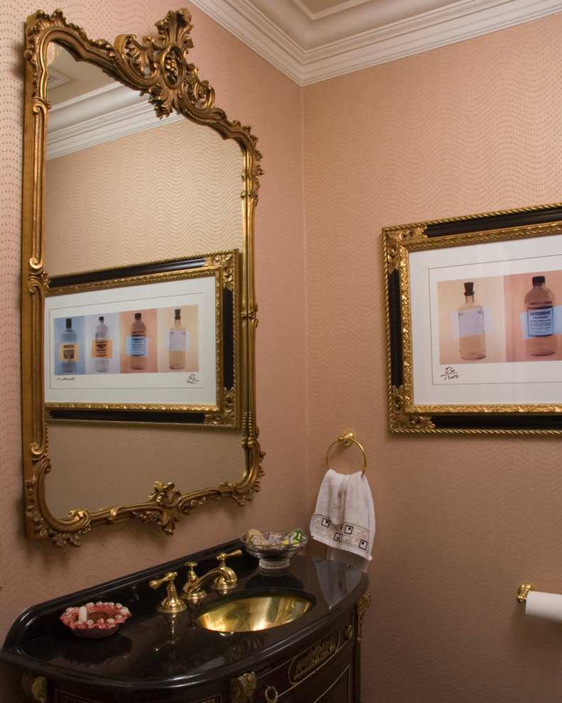 Foto de cuarto de baño actual de tamaño medio con puertas de armario negras, sanitario de una pieza, parades naranjas, aseo y ducha, lavabo bajoencimera y encimera de acrílico