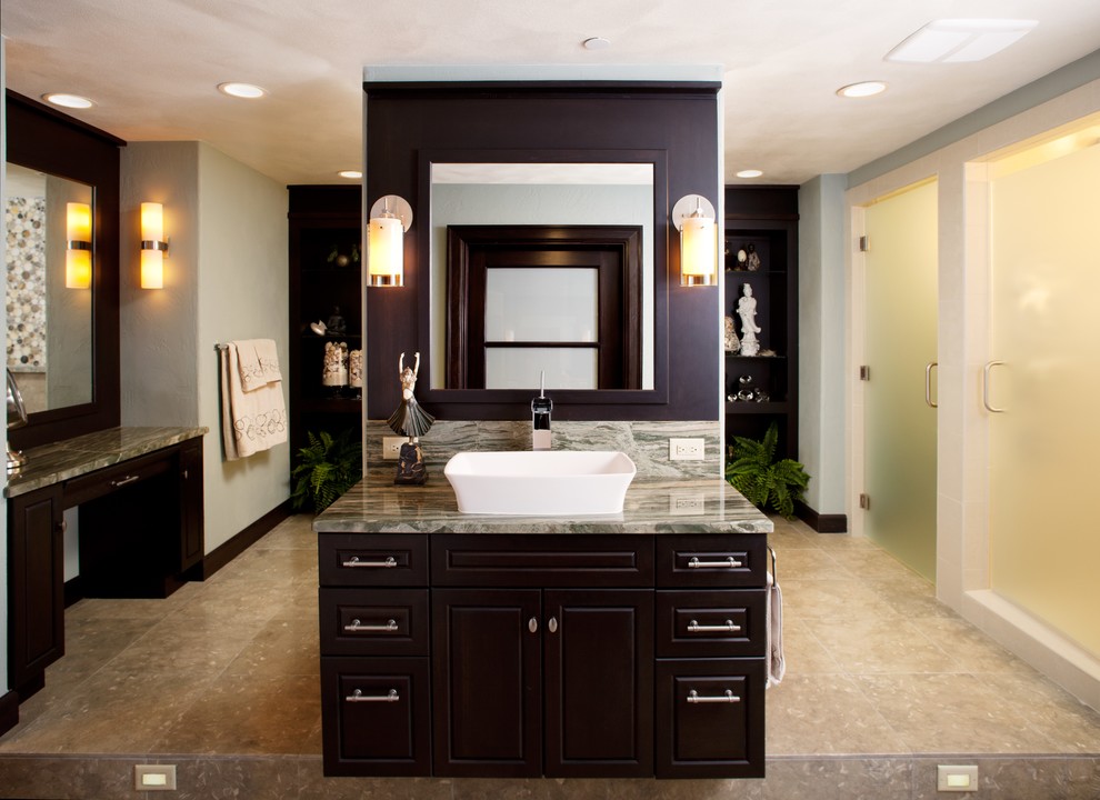 ミネアポリスにあるトランジショナルスタイルのおしゃれな浴室の写真