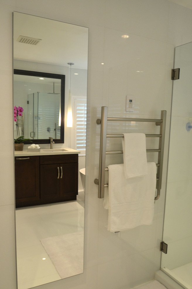 This is an example of a medium sized contemporary bathroom in Miami.