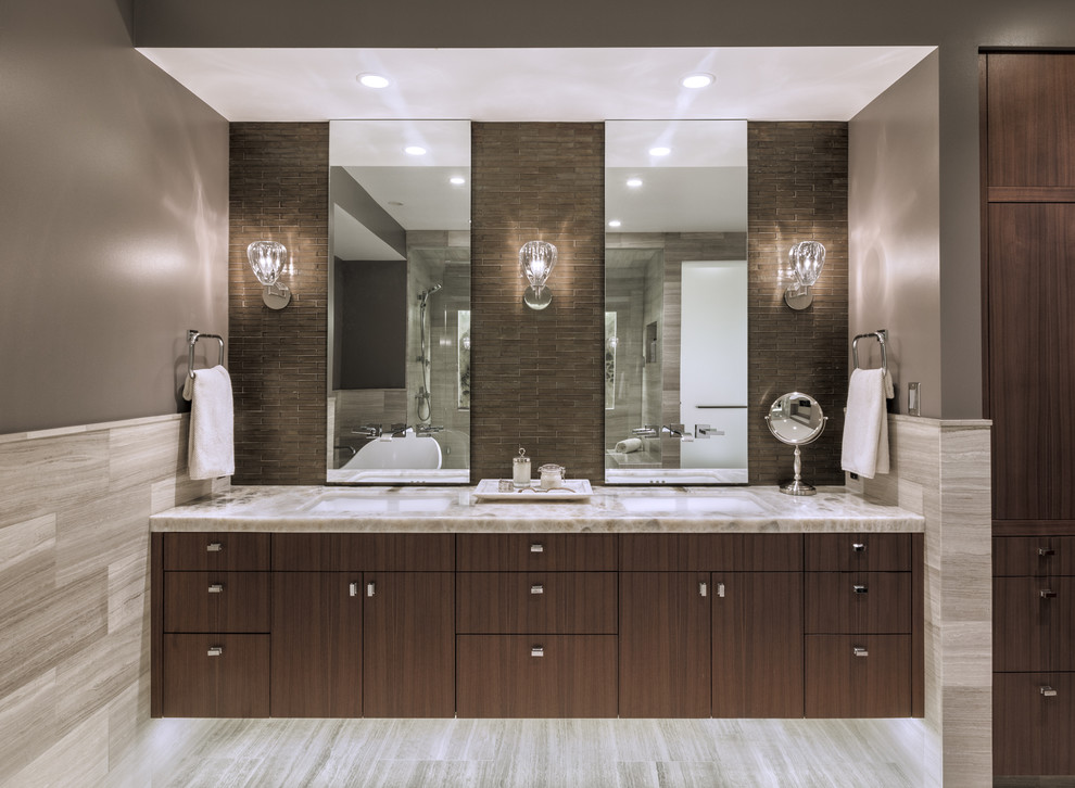 На фото: главная ванная комната среднего размера в современном стиле с плоскими фасадами, темными деревянными фасадами, серой плиткой, каменной плиткой, столешницей из оникса, серым полом и серой столешницей