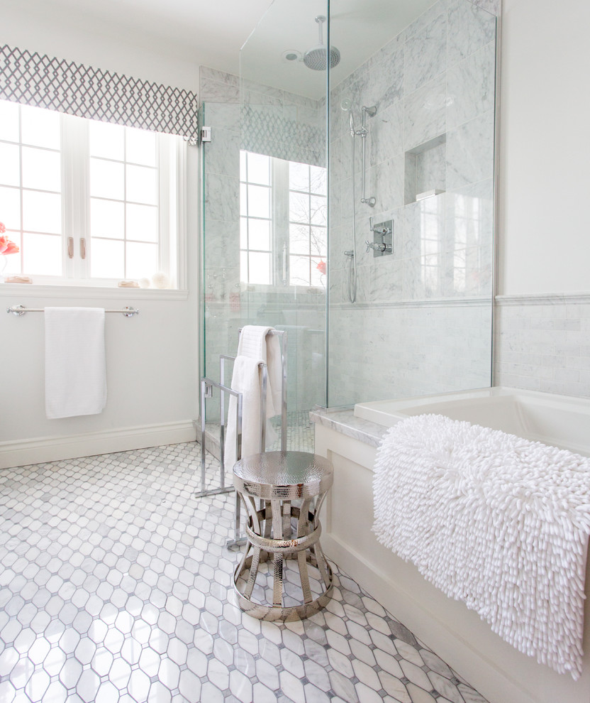 Inspiration for a transitional bathroom remodel in Montreal