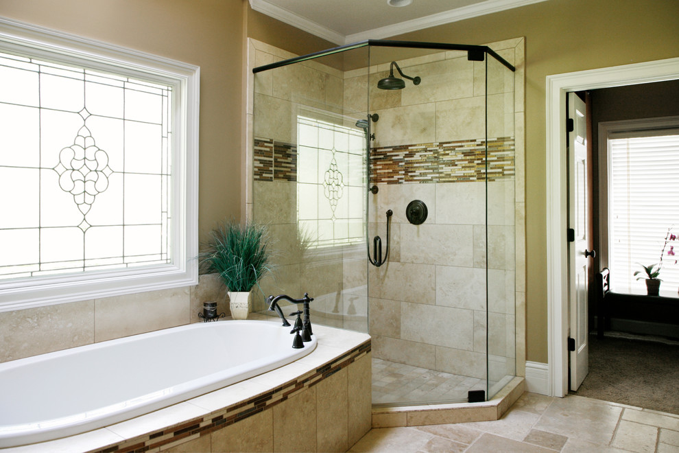 Пример оригинального дизайна: главная ванная комната в современном стиле с столешницей из гранита, угловой ванной и угловым душем