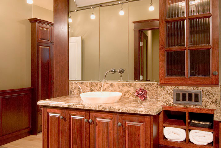 Design ideas for a classic bathroom in Seattle.