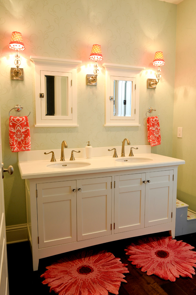 Inspiration för ett mellanstort vintage badrum, med rosa väggar