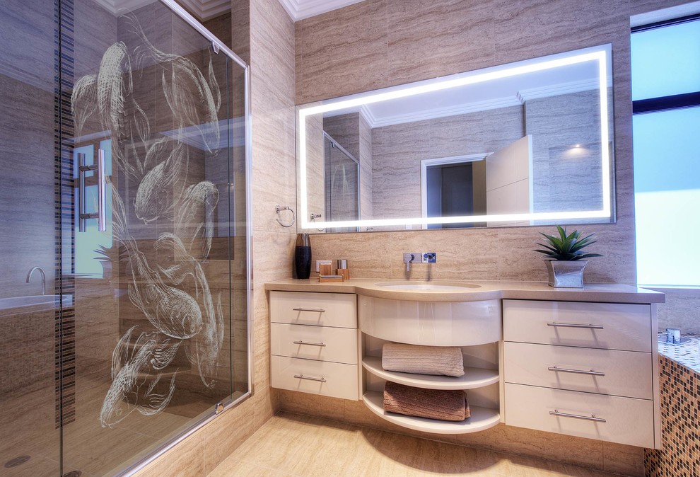 Bathroom - asian bathroom idea in Sydney