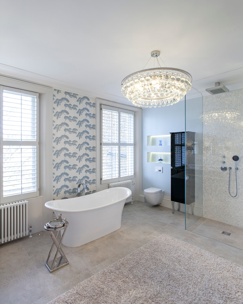 Foto de cuarto de baño actual grande con suelo de baldosas de porcelana