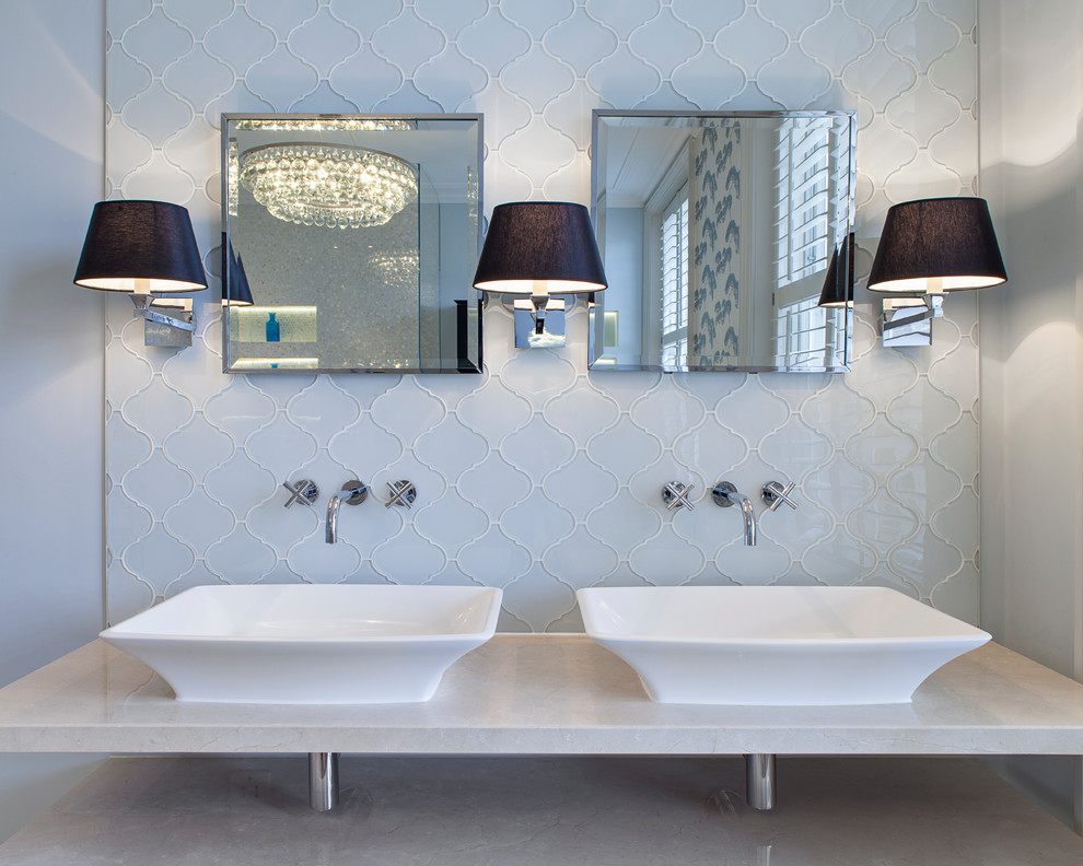 ロンドンにある高級な広いコンテンポラリースタイルのおしゃれな浴室の写真