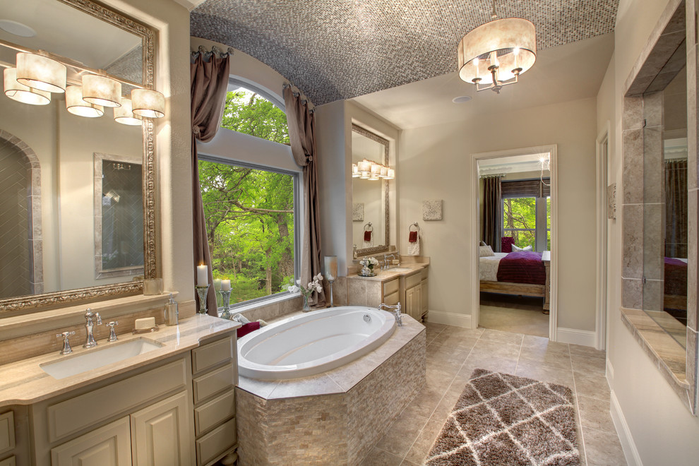 Стильный дизайн: большая главная ванная комната в стиле неоклассика (современная классика) с накладной раковиной, синими фасадами, душем в нише, бежевой плиткой, терракотовой плиткой, бежевыми стенами и полом из керамической плитки - последний тренд