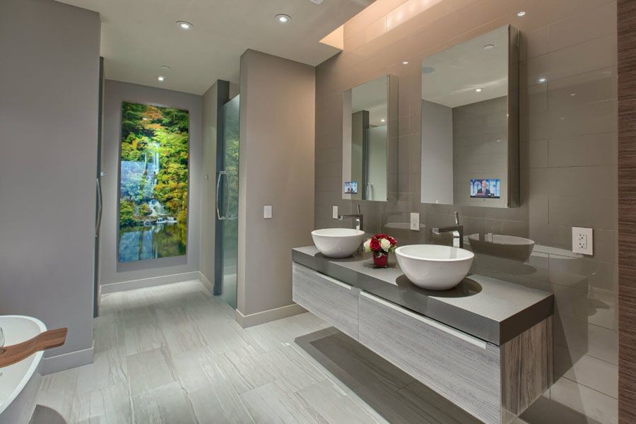 Пример оригинального дизайна: ванная комната среднего размера в современном стиле с плоскими фасадами, серыми фасадами, отдельно стоящей ванной, угловым душем, серыми стенами, настольной раковиной, раздельным унитазом, серой плиткой, плиткой мозаикой, мраморным полом, душевой кабиной, столешницей из кварцита и душем с распашными дверями