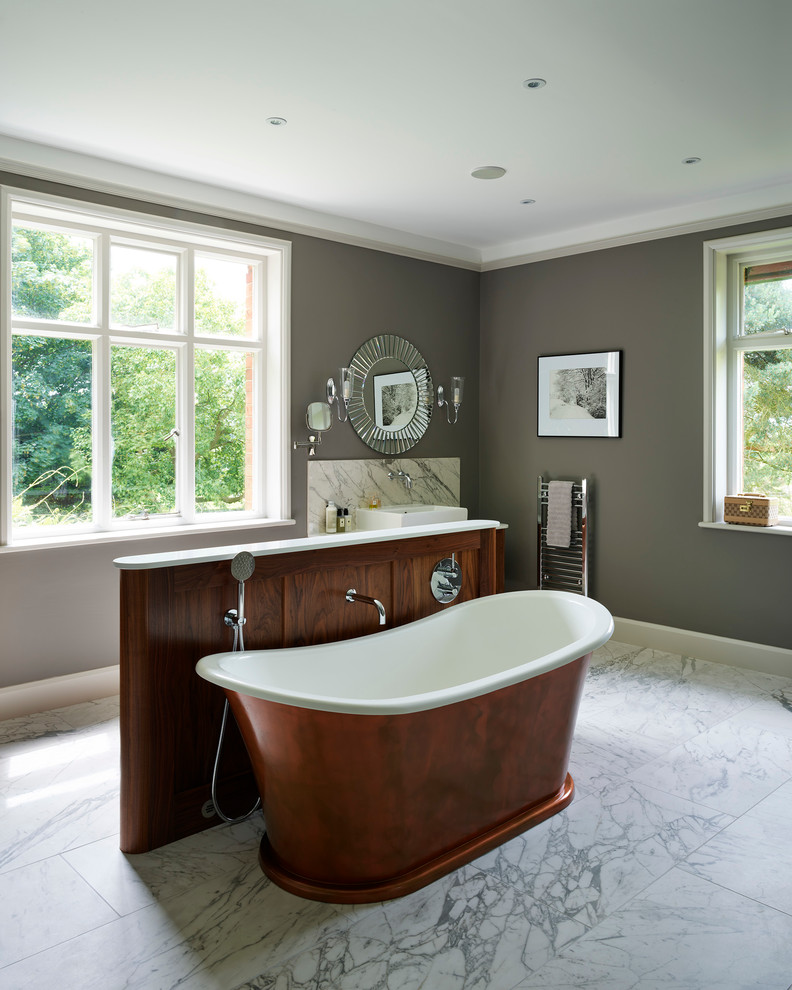 Imagen de cuarto de baño principal clásico renovado