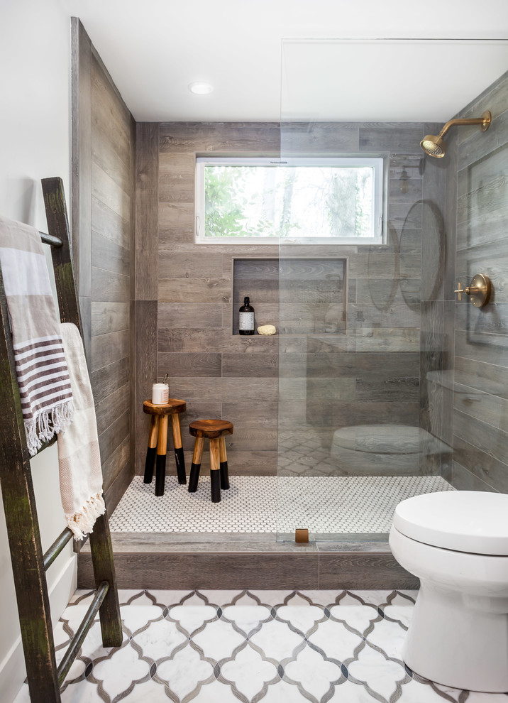 Small country multicolored tile and stone tile marble floor doorless shower photo in Sacramento with furniture-like cabinets, black cabinets, a one-piece toilet, white walls, an undermount sink and marble countertops