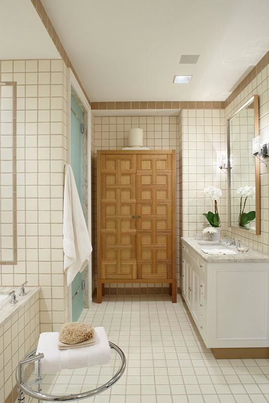 Immagine di una grande stanza da bagno minimal con pavimento con piastrelle in ceramica