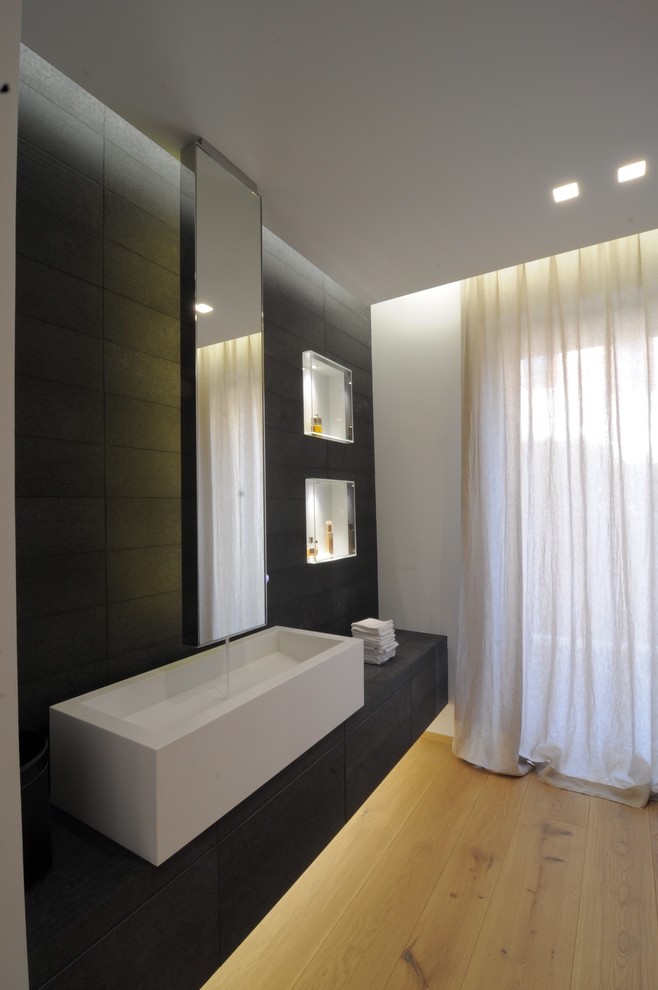 Exemple d'une salle de bain tendance.