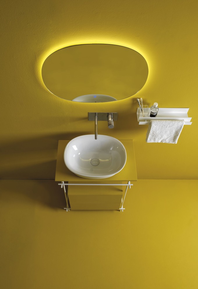 Esempio di una stanza da bagno per bambini contemporanea di medie dimensioni con consolle stile comò, ante gialle e top in legno