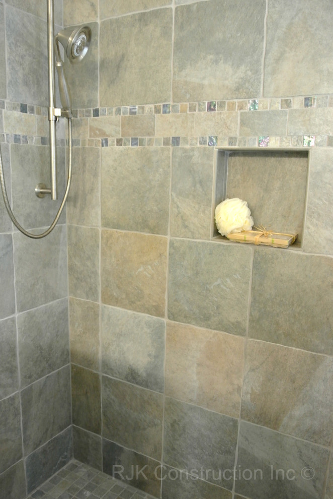 Esempio di una stanza da bagno chic