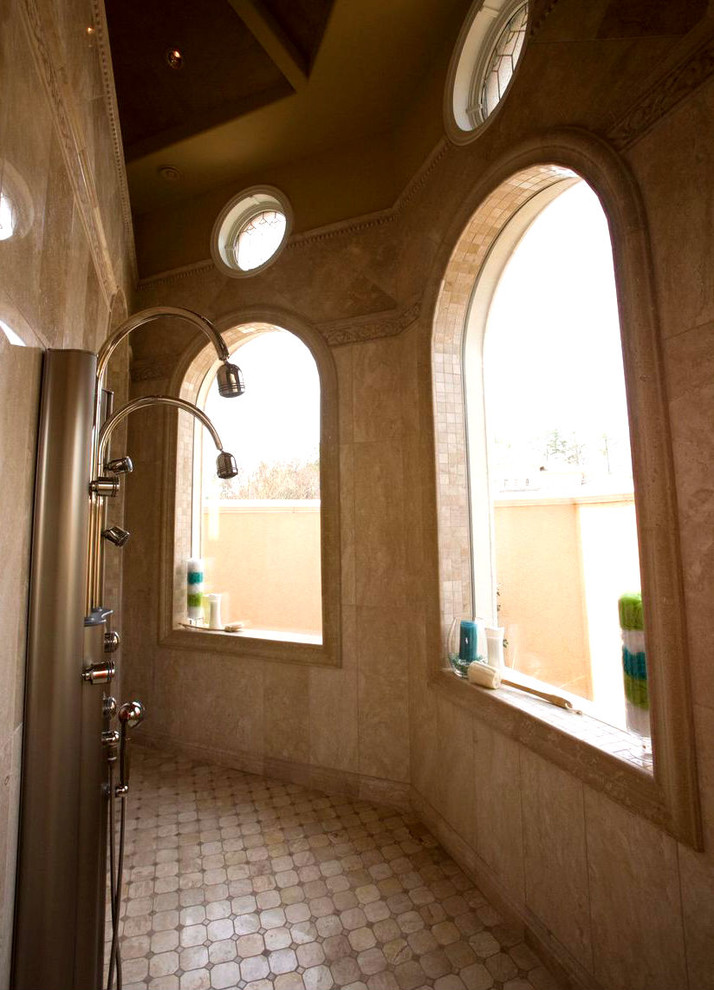 Идея дизайна: огромная главная ванная комната в средиземноморском стиле с врезной раковиной, фасадами с выступающей филенкой, темными деревянными фасадами, мраморной столешницей, открытым душем, бежевой плиткой, каменной плиткой, бежевыми стенами и полом из мозаичной плитки