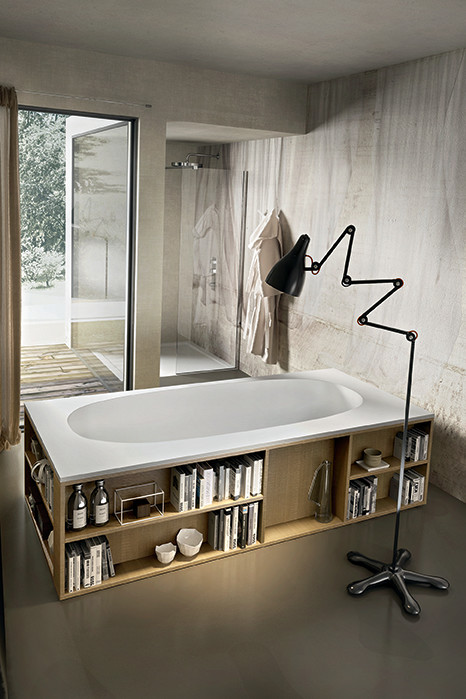 Esempio di una grande stanza da bagno padronale minimalista con consolle stile comò, ante bianche, vasca freestanding, doccia ad angolo e pavimento in cemento