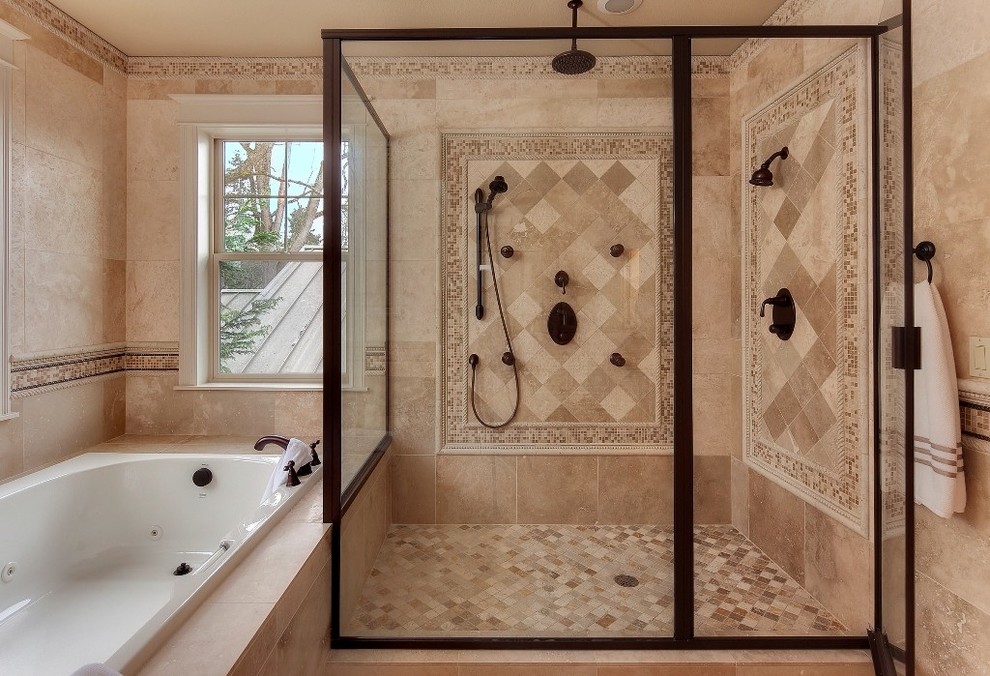 Inspiration för ett mellanstort funkis en-suite badrum, med ett undermonterad handfat, vita skåp, granitbänkskiva, en jacuzzi, en hörndusch, beige kakel, porslinskakel och klinkergolv i porslin