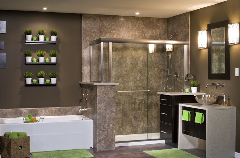 Foto de cuarto de baño principal moderno de tamaño medio con armarios con paneles lisos, puertas de armario negras, ducha esquinera, paredes marrones, lavabo sobreencimera y encimera de acrílico