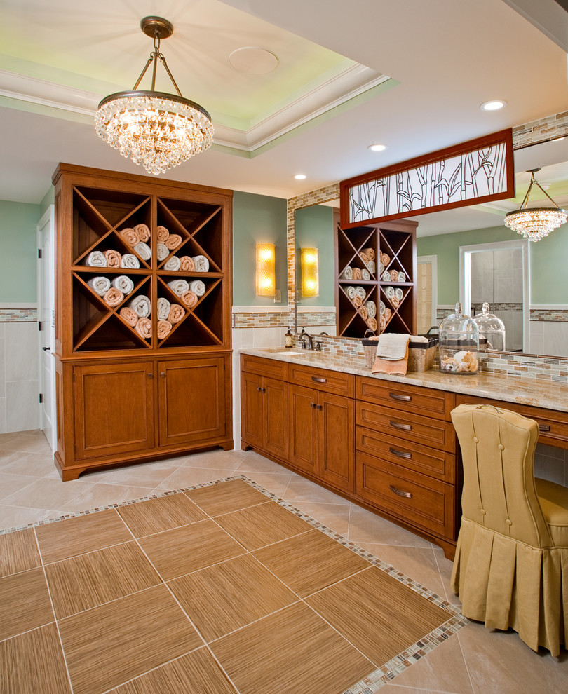 Idee per una grande stanza da bagno con doccia tradizionale con consolle stile comò, ante in legno scuro, piastrelle multicolore, pareti verdi e pavimento con piastrelle in ceramica