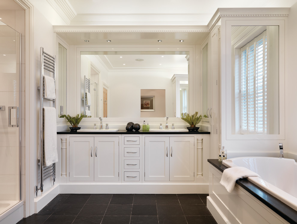 Стильный дизайн: главная ванная комната в стиле неоклассика (современная классика) с белыми фасадами, накладной ванной, белой плиткой, белыми стенами, накладной раковиной и фасадами в стиле шейкер - последний тренд