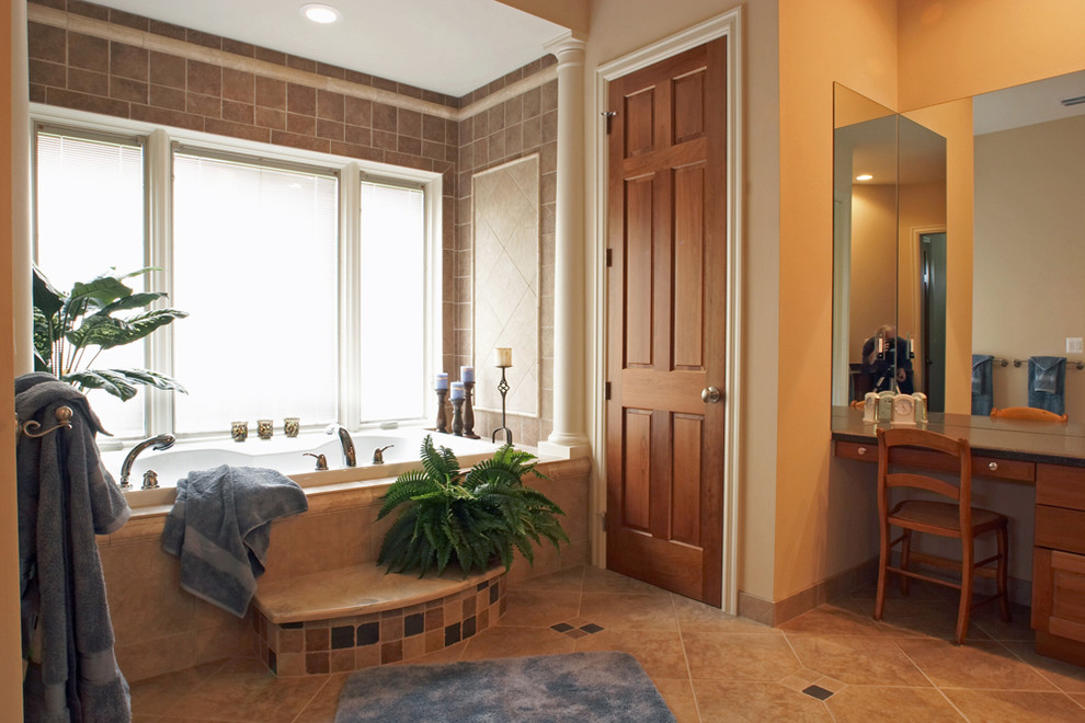 Inspiration for a timeless bathroom remodel in Detroit