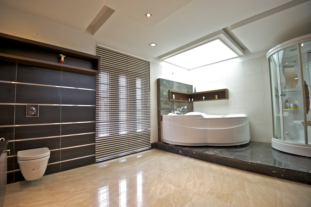 This is an example of a contemporary bathroom in Bengaluru.