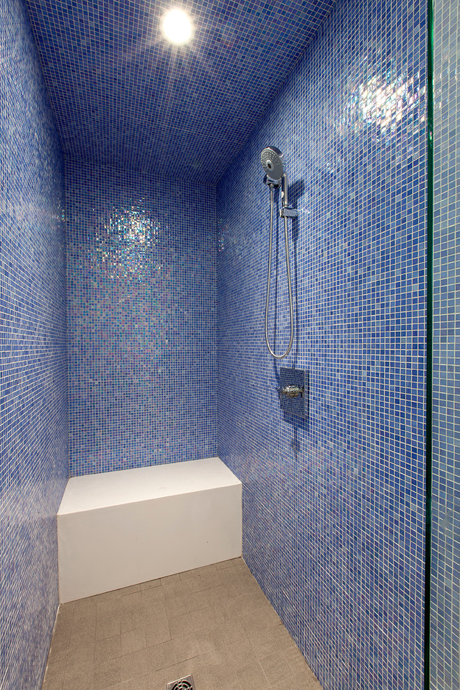 エドモントンにあるコンテンポラリースタイルのおしゃれな浴室の写真
