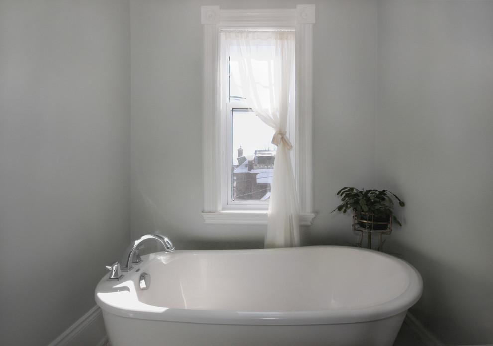 Inspiration för mellanstora klassiska en-suite badrum, med klinkergolv i keramik