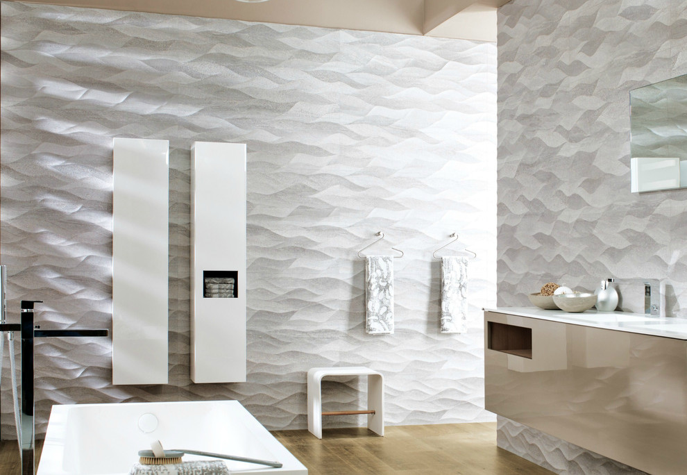 Immagine di una stanza da bagno design con ante lisce, piastrelle bianche e lavabo integrato
