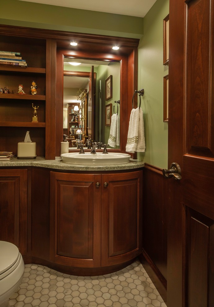 Foto di una stanza da bagno chic con ante con bugna sagomata, ante in legno bruno, lavabo da incasso, top verde, un lavabo e mobile bagno incassato