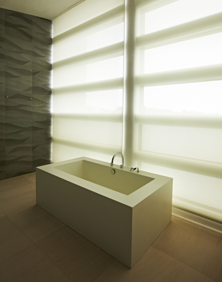 Ispirazione per una stanza da bagno padronale minimalista con vasca freestanding