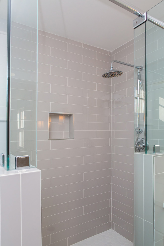 Imagen de cuarto de baño principal clásico de tamaño medio