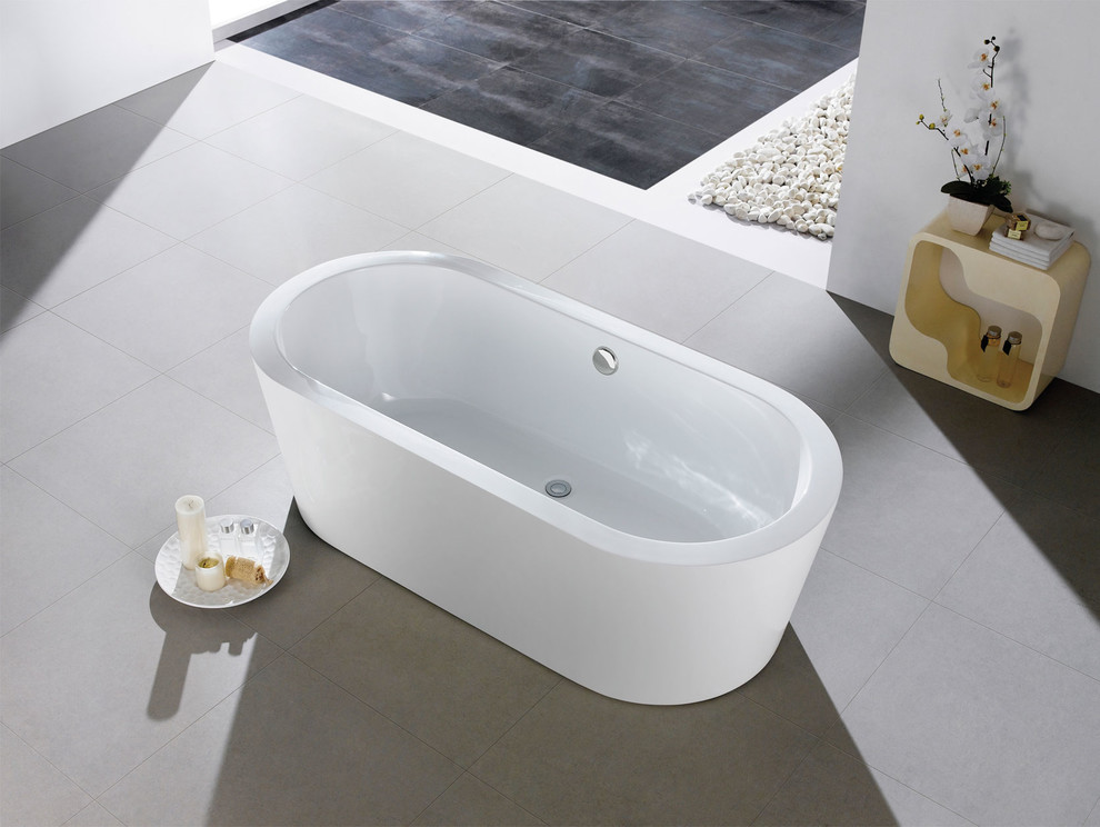 Mid-sized minimalist freestanding bathtub photo in Los Angeles