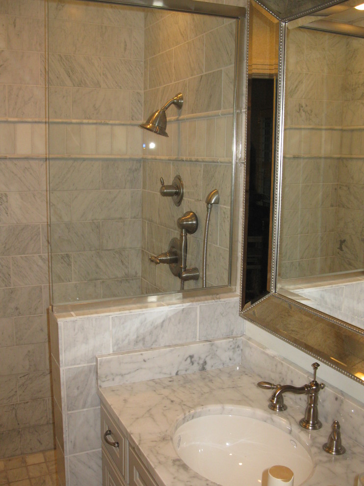 ナッシュビルにあるコンテンポラリースタイルのおしゃれな浴室の写真