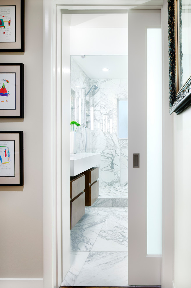 Modernes Badezimmer mit beiger Wandfarbe in Austin
