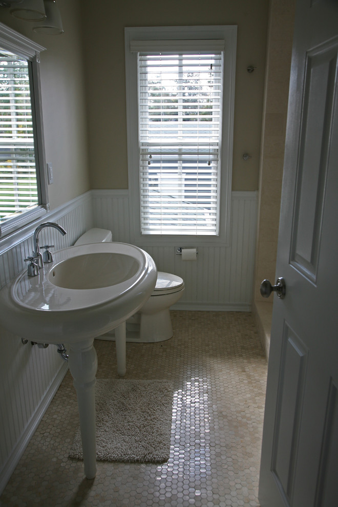 Bathroom - traditional bathroom idea in Milwaukee