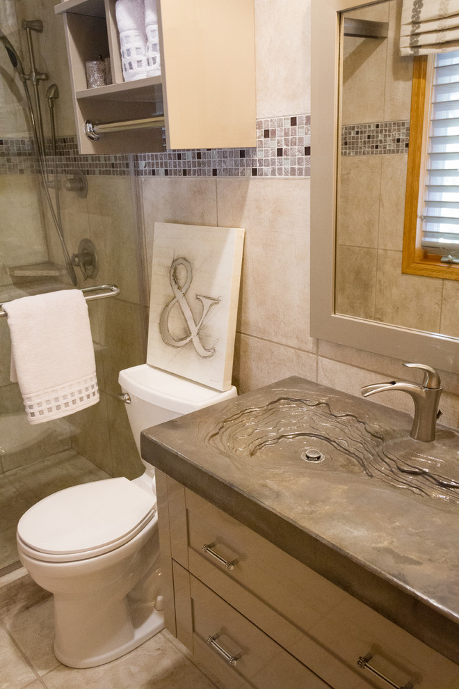 Kleines Modernes Duschbad mit flächenbündigen Schrankfronten, grauen Schränken, Eckdusche, Wandtoilette mit Spülkasten, farbigen Fliesen, bunten Wänden, integriertem Waschbecken, Beton-Waschbecken/Waschtisch, beigem Boden und Schiebetür-Duschabtrennung in Minneapolis