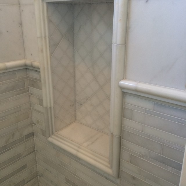 Marble Shower Clásico Cuarto de baño Phoenix de Chisel Marble