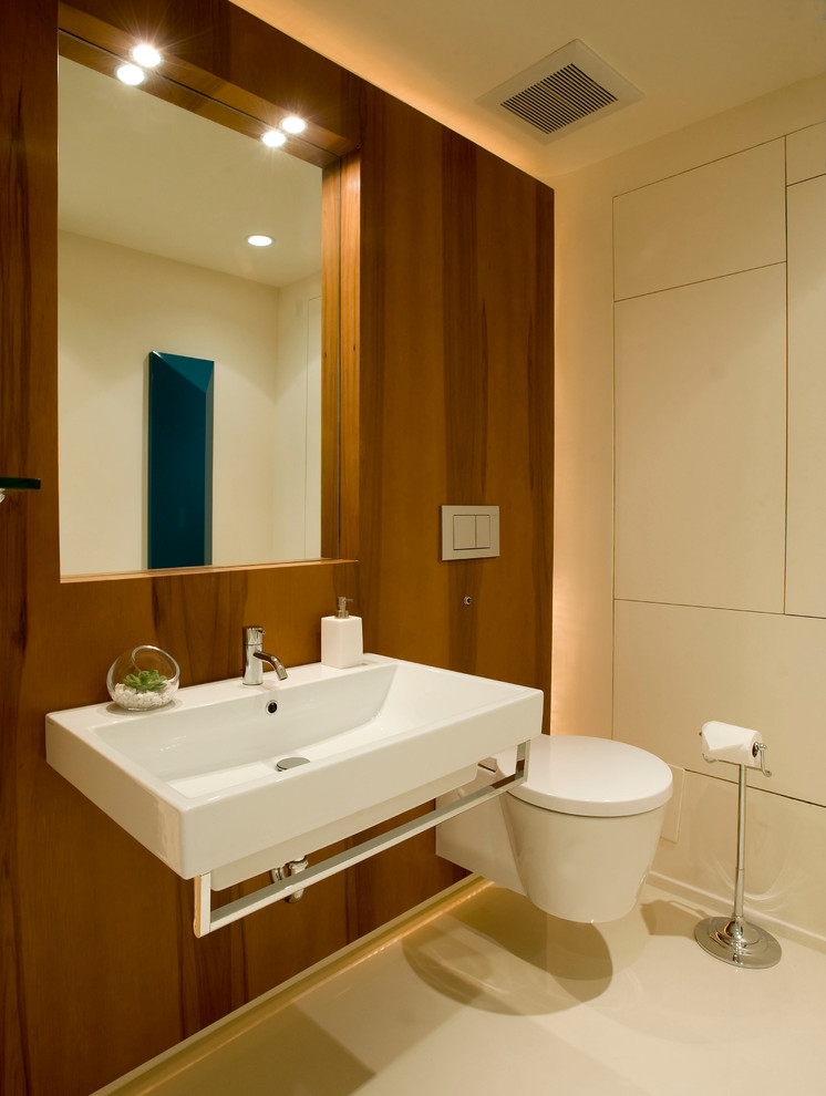 Идея дизайна: большая ванная комната в современном стиле с фасадами цвета дерева среднего тона, инсталляцией, белыми стенами, бетонным полом и подвесной раковиной
