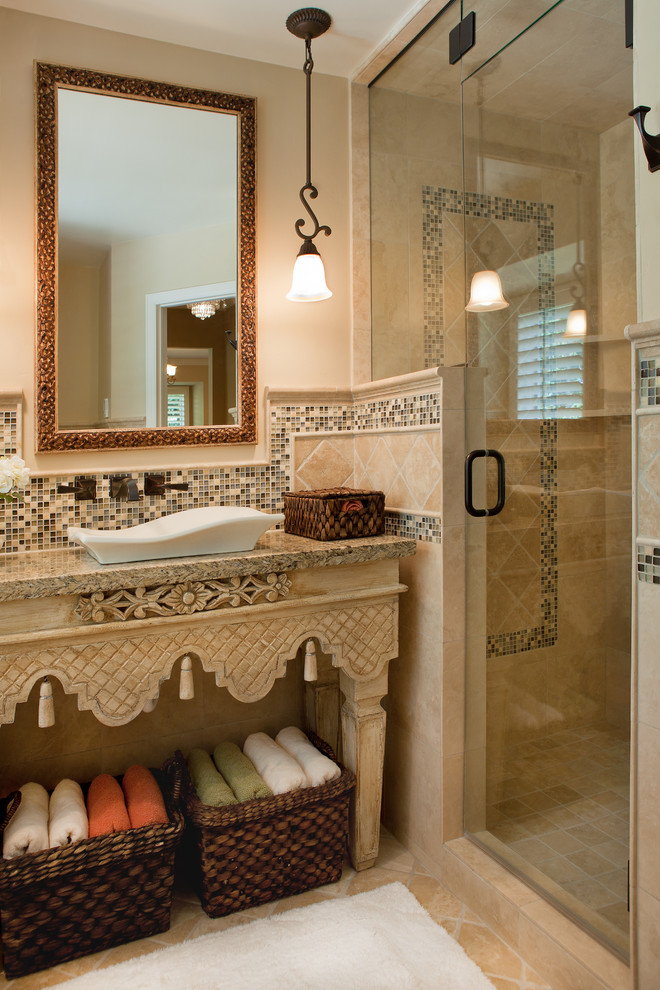 Klassisches Badezimmer mit Granit-Waschbecken/Waschtisch und Aufsatzwaschbecken in Denver
