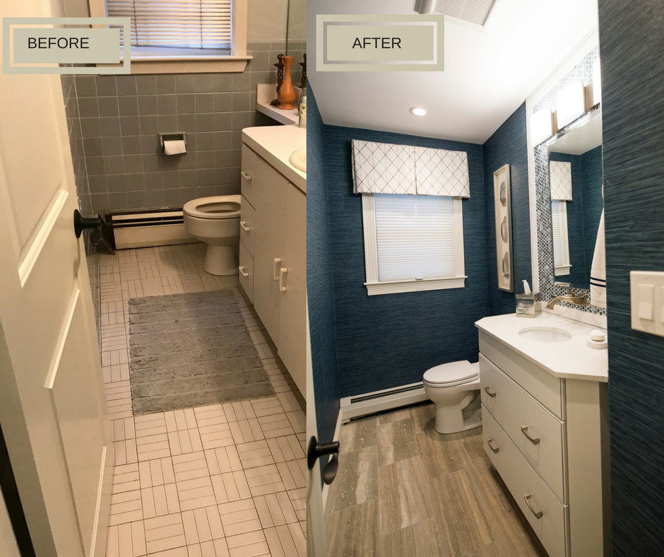 Foto di una piccola stanza da bagno con doccia classica con ante lisce, ante bianche, WC monopezzo, piastrelle blu, lastra di vetro, pareti blu, pavimento con piastrelle in ceramica, lavabo sottopiano e pavimento beige