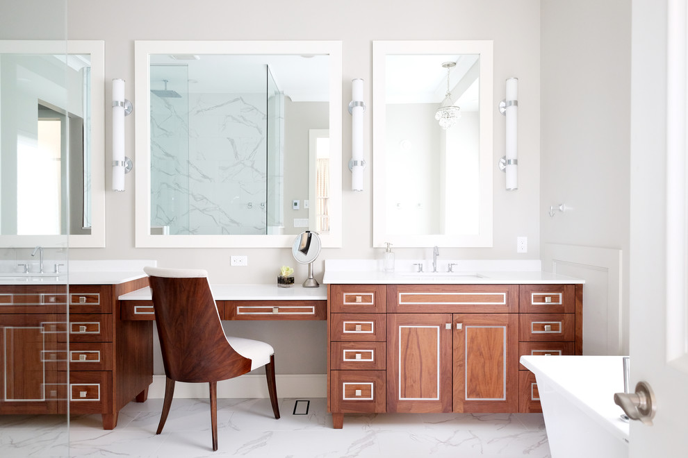 Inspiration pour une salle de bain principale traditionnelle en bois brun avec un placard à porte shaker, une baignoire indépendante, un mur gris, un sol en carrelage de porcelaine, un lavabo encastré, un plan de toilette en quartz, un sol blanc et un plan de toilette blanc.