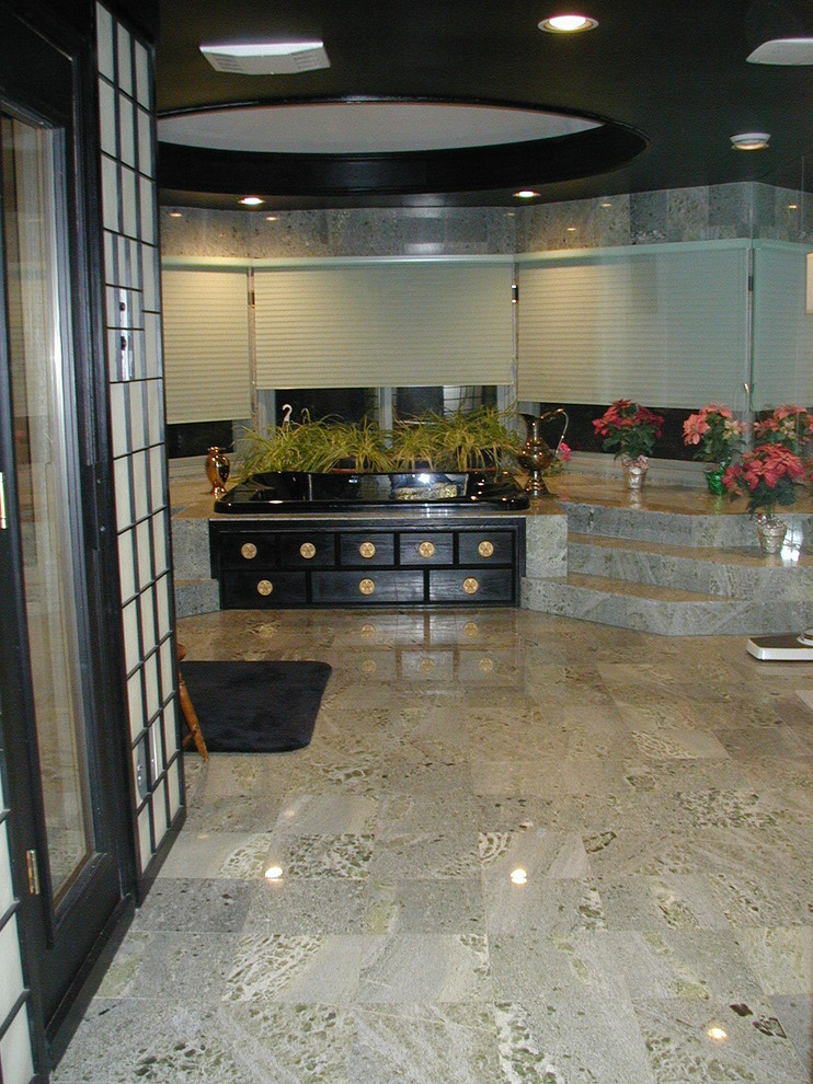 Modelo de cuarto de baño principal de estilo zen extra grande con ducha doble, baldosas y/o azulejos de mármol, suelo de mármol y ducha con puerta con bisagras